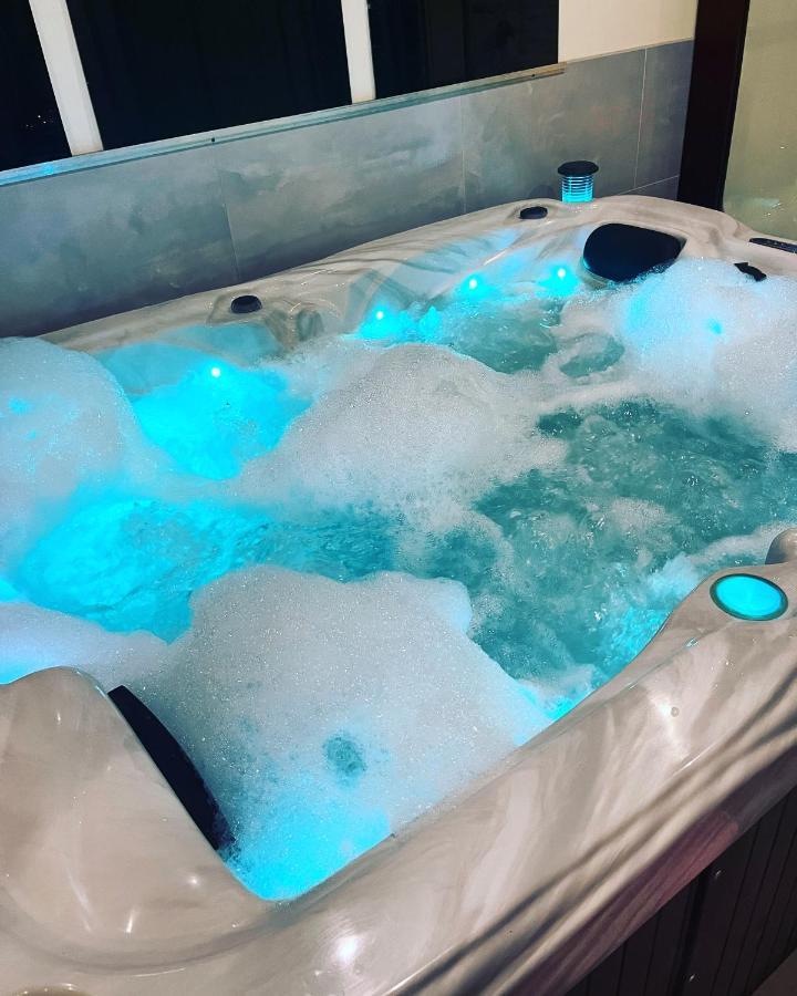 Spabyelleetlui Spa Rouge Ou Bleu Mouscron Eksteriør billede