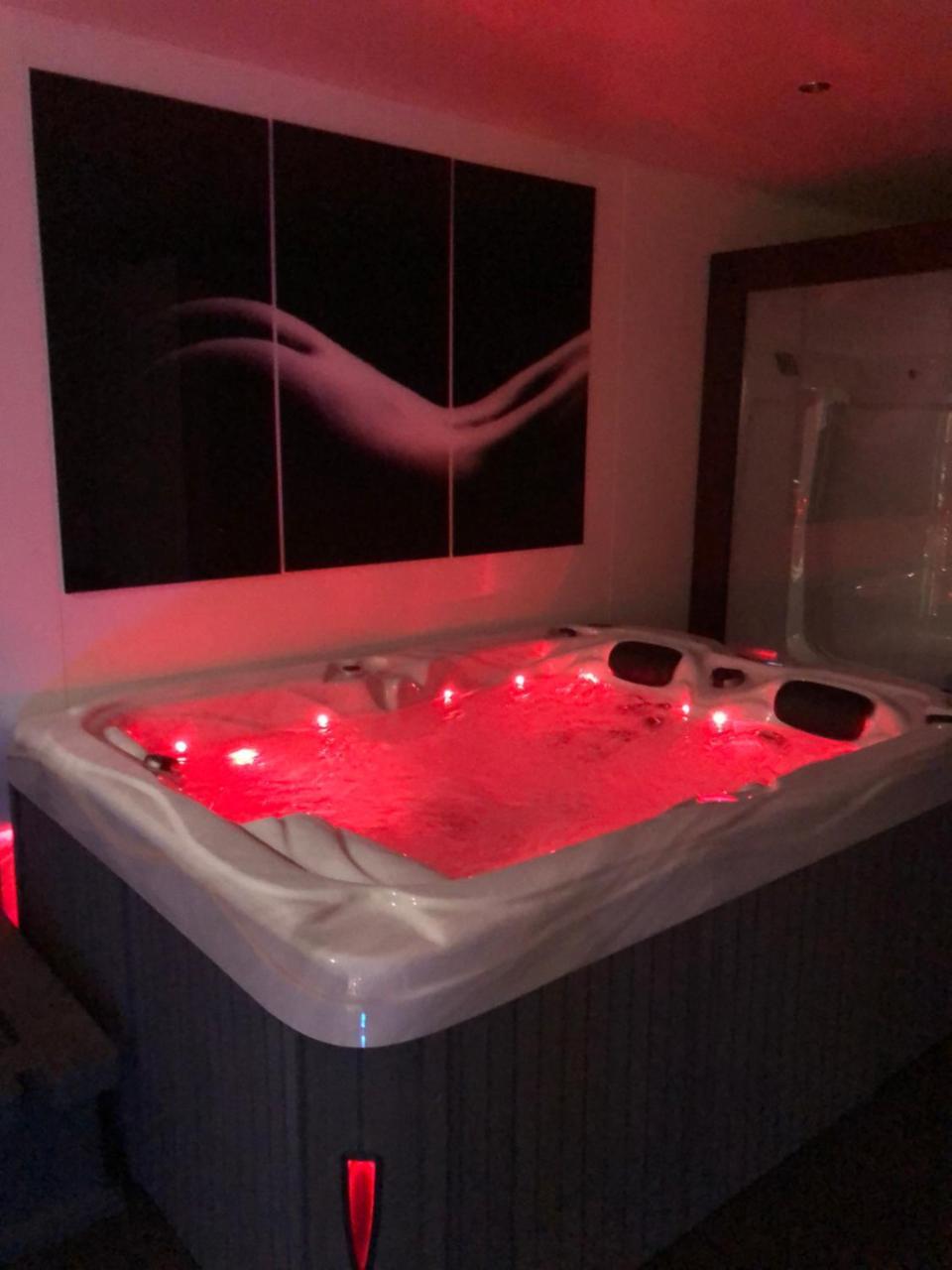 Spabyelleetlui Spa Rouge Ou Bleu Mouscron Eksteriør billede